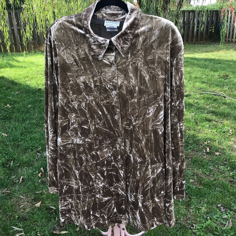 Baranda Woman Gold/Brown Button Down Top